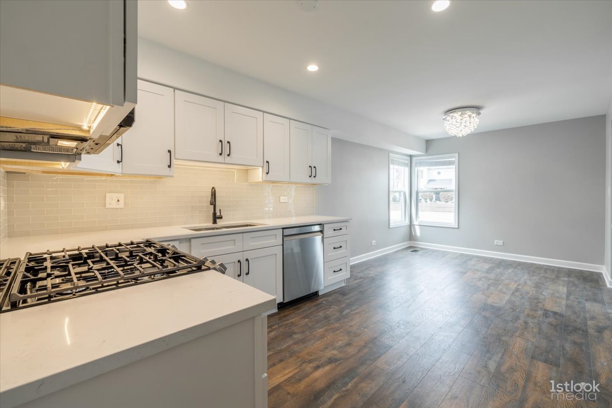 1801 Shetland Road Naperville, IL 60565 - Photo 7 of 19