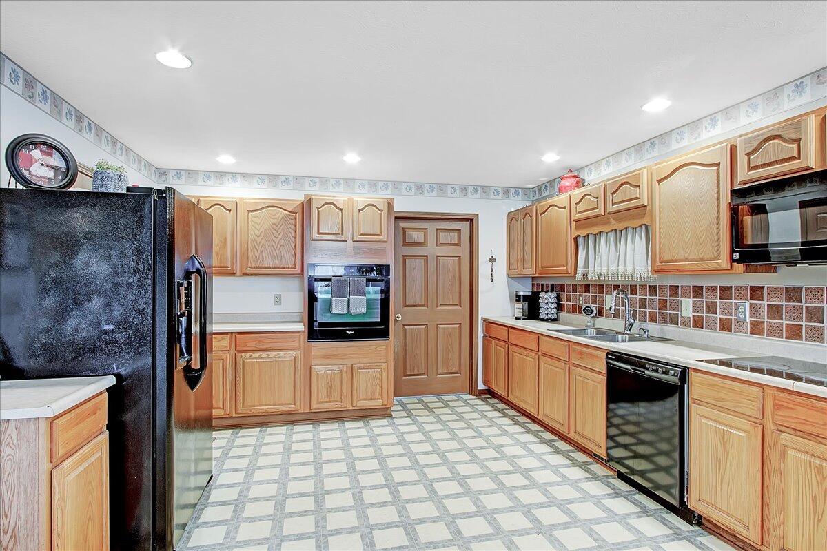 693 Lippincott Road Urbana, OH 43078 - Photo 11 of 50 11-IMG_4047_8_9