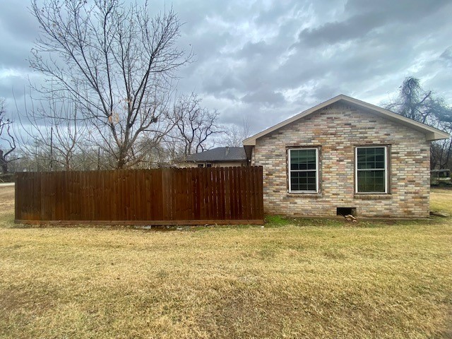 5204 Knight Road Rosharon, TX 77583 - Photo 4 of 12 Rear side of the house with small fenced in area with wood deck inside the fence.