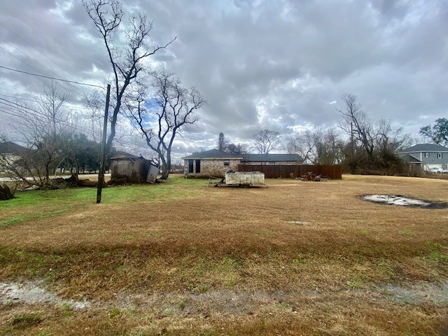 5204 Knight Road Rosharon, TX 77583 - Photo 6 of 12 View of the right side of the house from the side street.