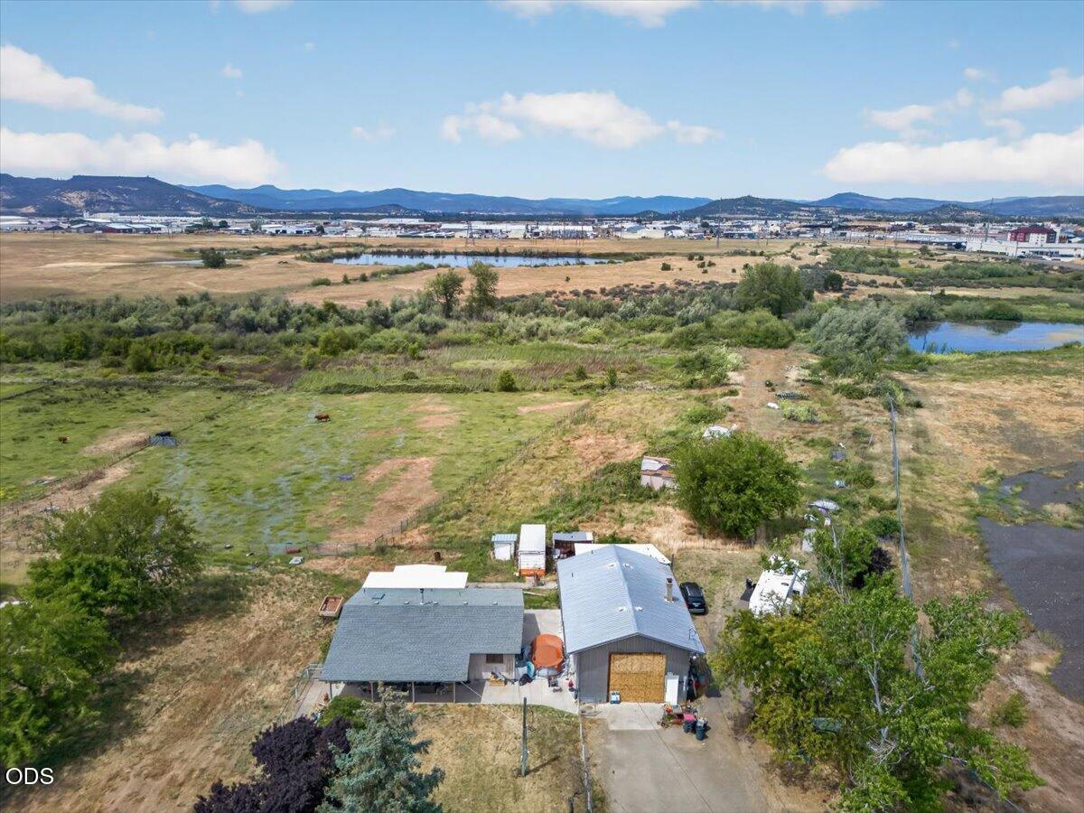 1745 East Gregory Road Central Point, OR 97502 - Photo 2 of 19