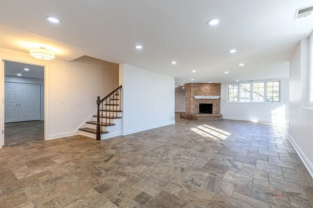 $1,089,000 | 12 Riderwood Road, North Barrington, IL 60010