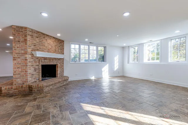 $1,089,000 | 12 Riderwood Road, North Barrington, IL 60010