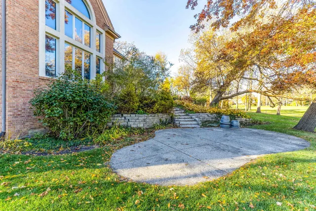 $1,089,000 | 12 Riderwood Road, North Barrington, IL 60010