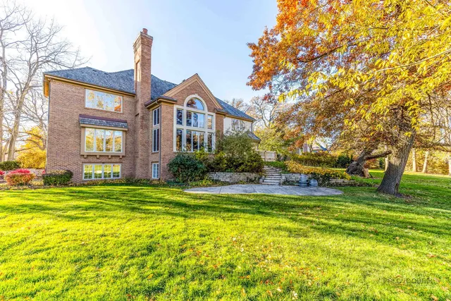 $1,089,000 | 12 Riderwood Road, North Barrington, IL 60010