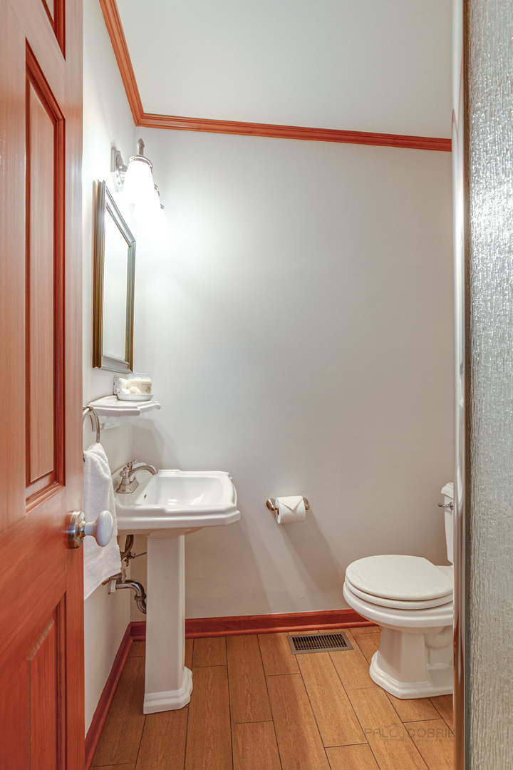 38 Golfview Road Lake Zurich, IL 60047 - Photo 18 of 27 a bathroom with a sink a toilet a mirror and shower