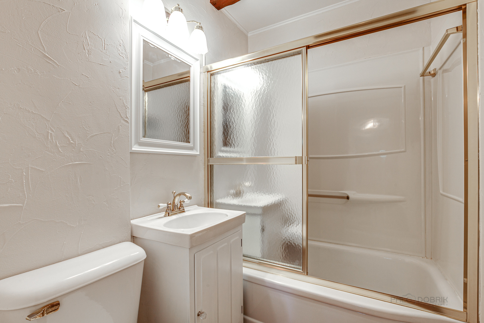 38 Golfview Road Lake Zurich, IL 60047 - Photo 20 of 27 a bathroom with a sink toilet and shower