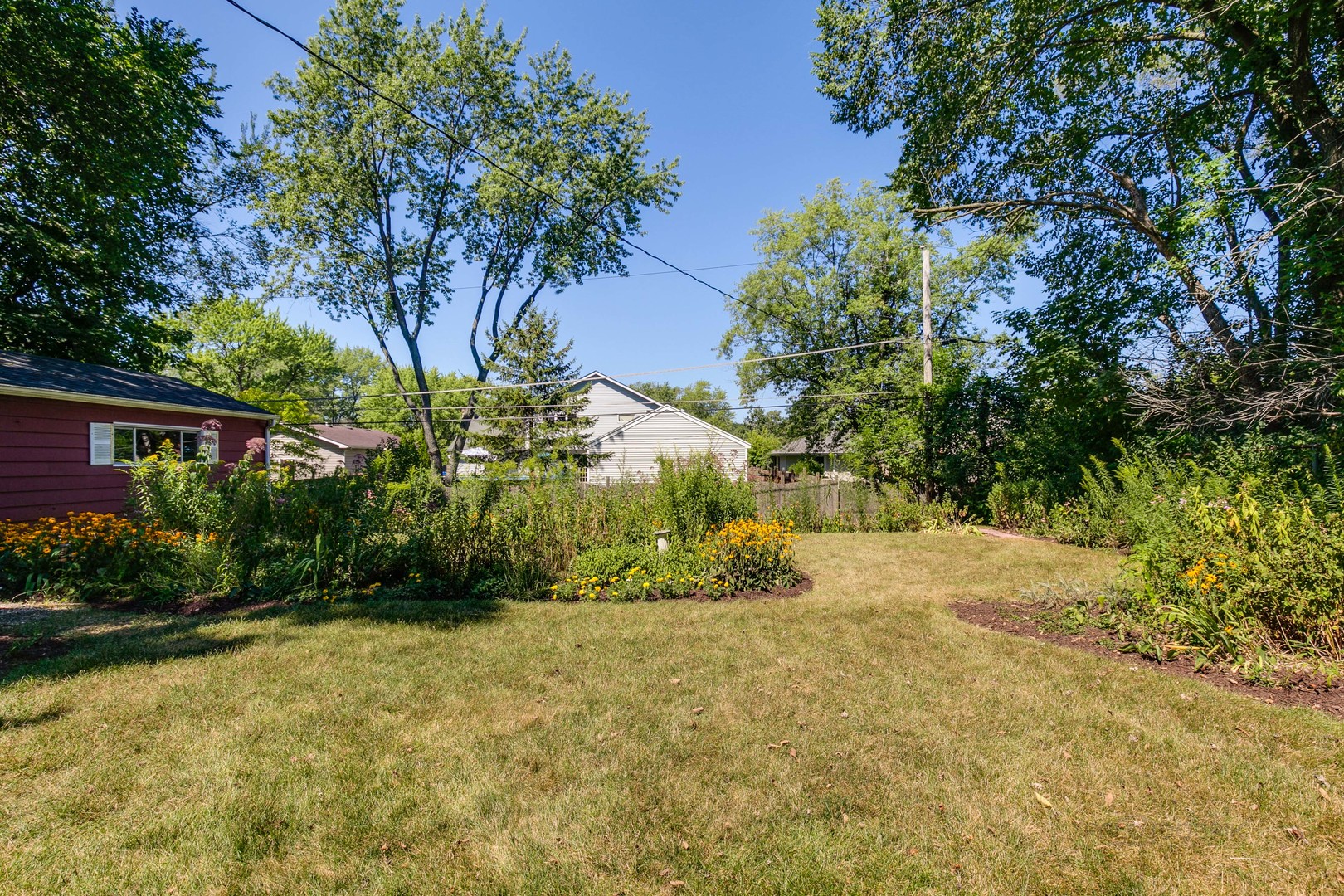 38 Golfview Road Lake Zurich, IL 60047 - Photo 25 of 27 a view of a back yard of the house