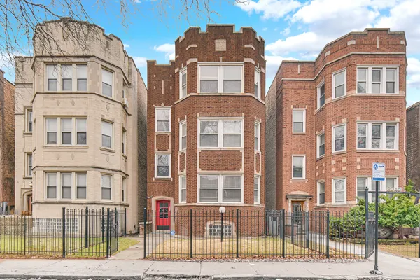 $2,050 | 8042 South Champlain Avenue, Unit 2, Chicago, IL 60619