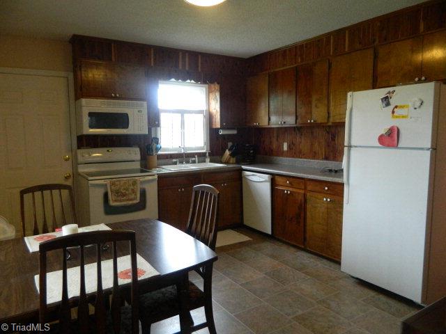 9952 Austin Traphill Road Traphill, NC 28685 - Photo 5 of 13 Gallery Image 5