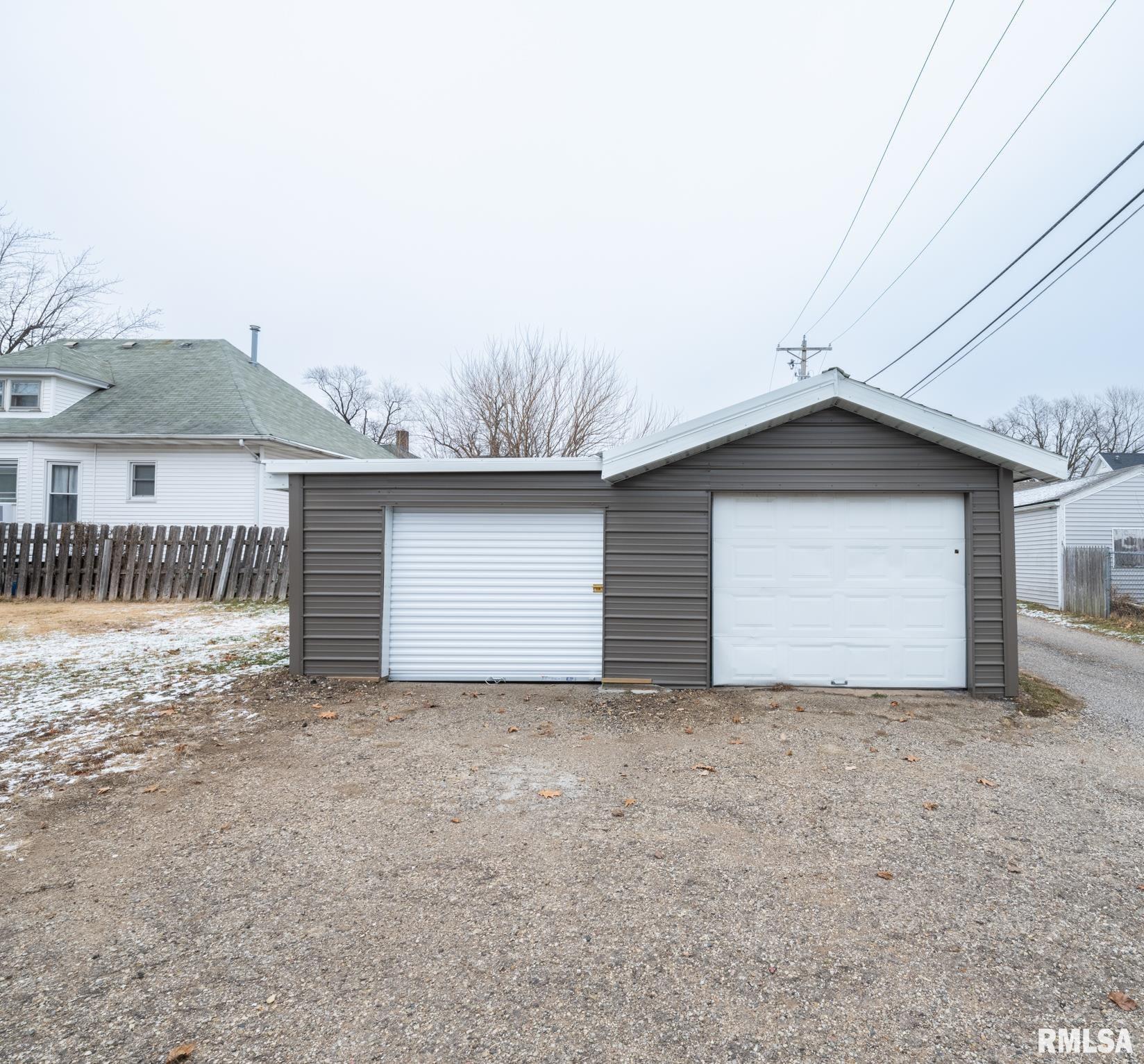 908 Broadway Road Pekin, IL 61554 - Photo 4 of 55 Gallery Image 4
