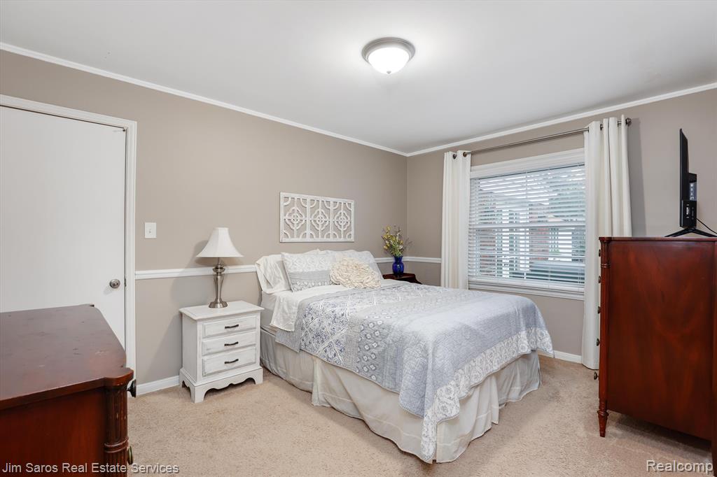 1240 Fairholme Road Grosse Pointe Woods, MI 48236 - Photo 11 of 17