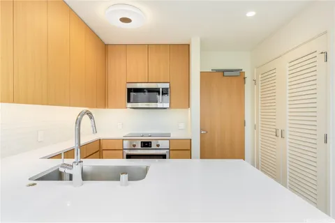 $670,000 | 1388 Kapiolani Boulevard, Unit 1604, Honolulu, HI 96814