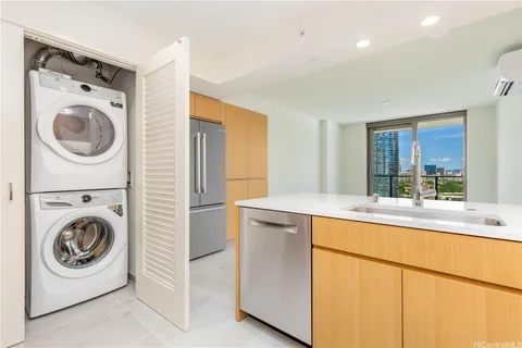 $670,000 | 1388 Kapiolani Boulevard, Unit 1604, Honolulu, HI 96814