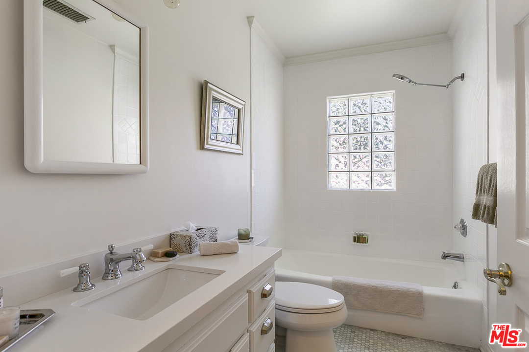 4458 Dundee Drive Los Angeles, CA 90027 - Photo 12 of 20 a bathroom with a sink toilet and bathtub