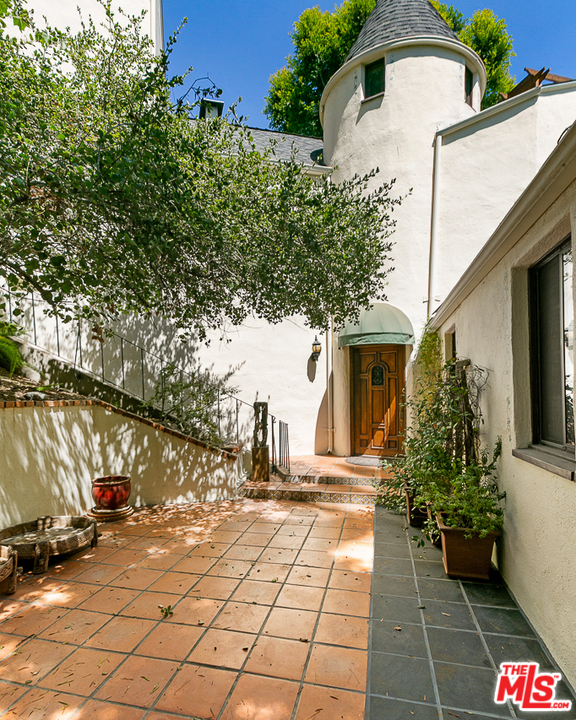 4458 Dundee Drive Los Angeles, CA 90027 - Photo 20 of 20 a view of a pathway along the house