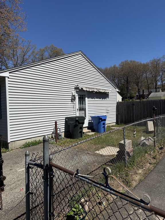 45 Orpheum Avenue Springfield, MA 01118 - Photo 3 of 23
