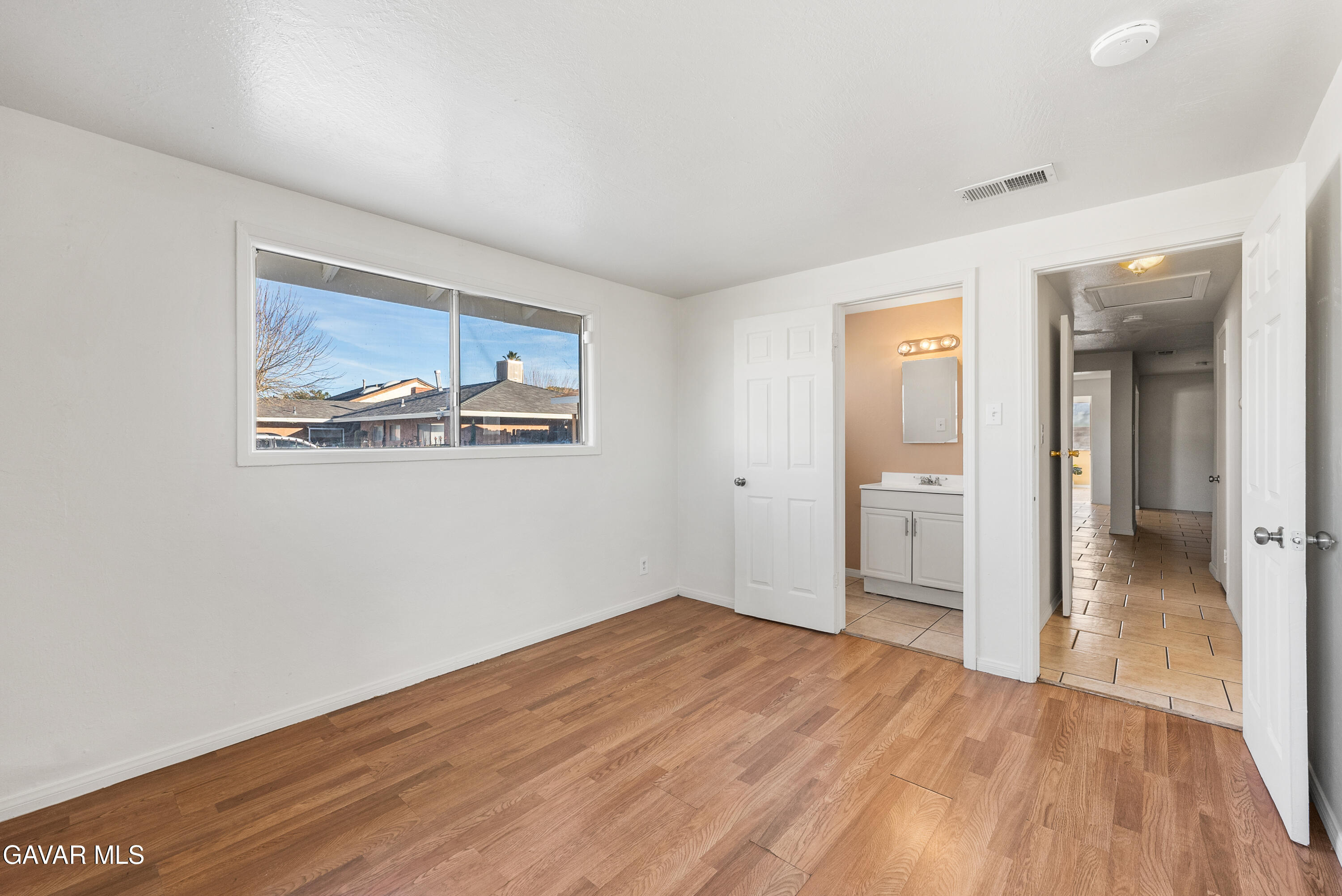 1252 East Ave R 6 Palmdale, CA 93550 - Photo 13 of 40 E Ave R6-32