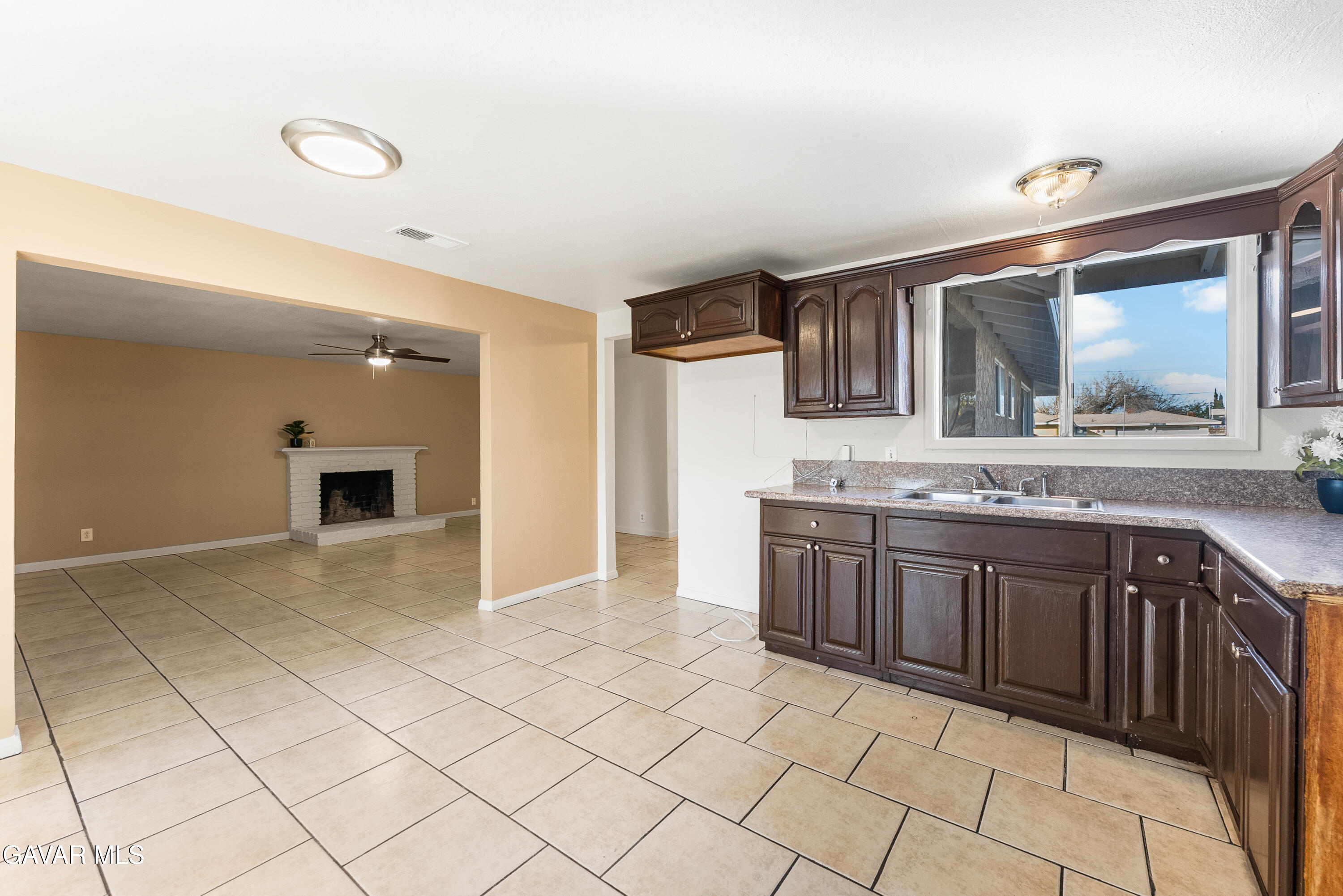 1252 East Ave R 6 Palmdale, CA 93550 - Photo 17 of 40 E Ave R6-13