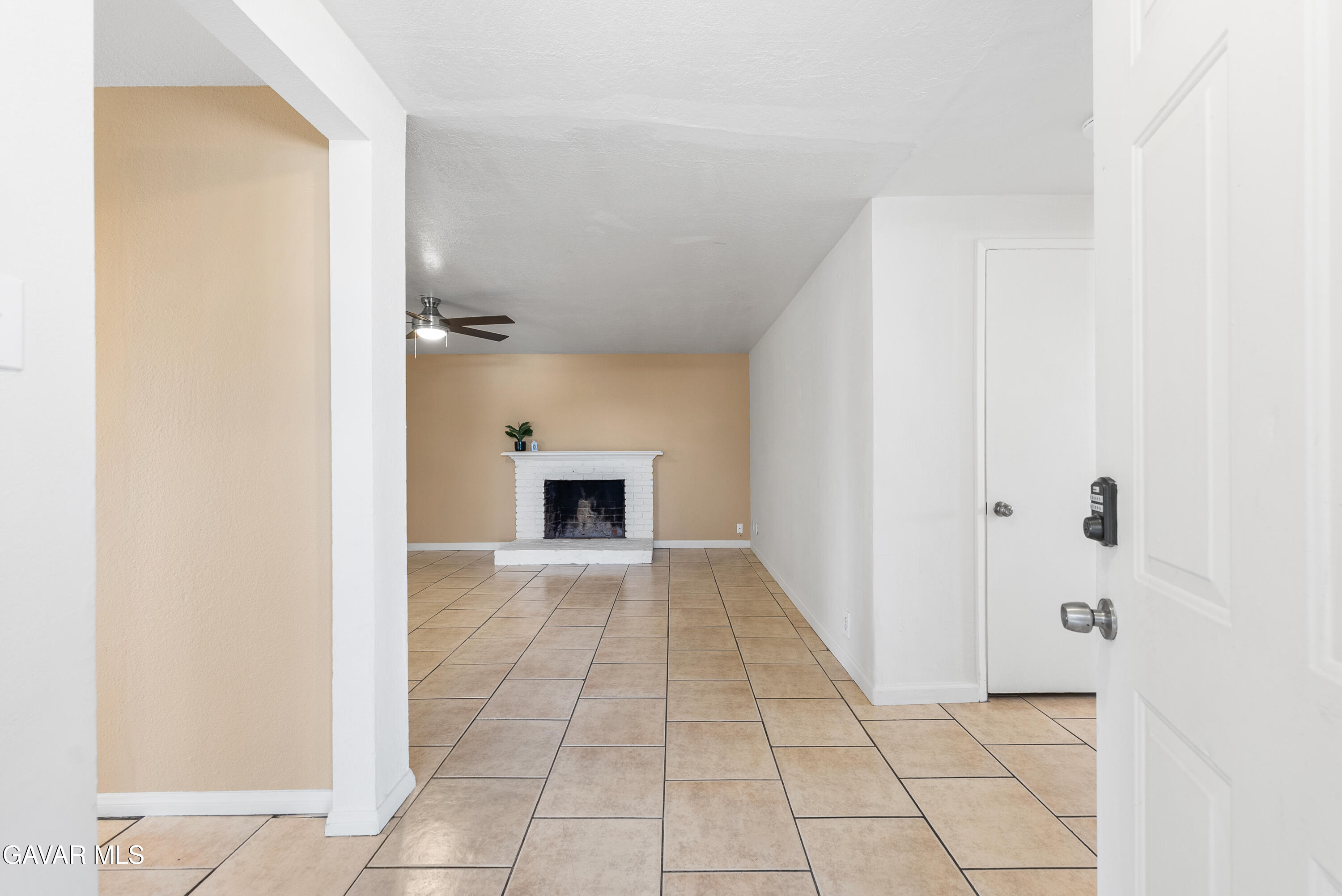 1252 East Ave R 6 Palmdale, CA 93550 - Photo 3 of 40 E Ave R6-5