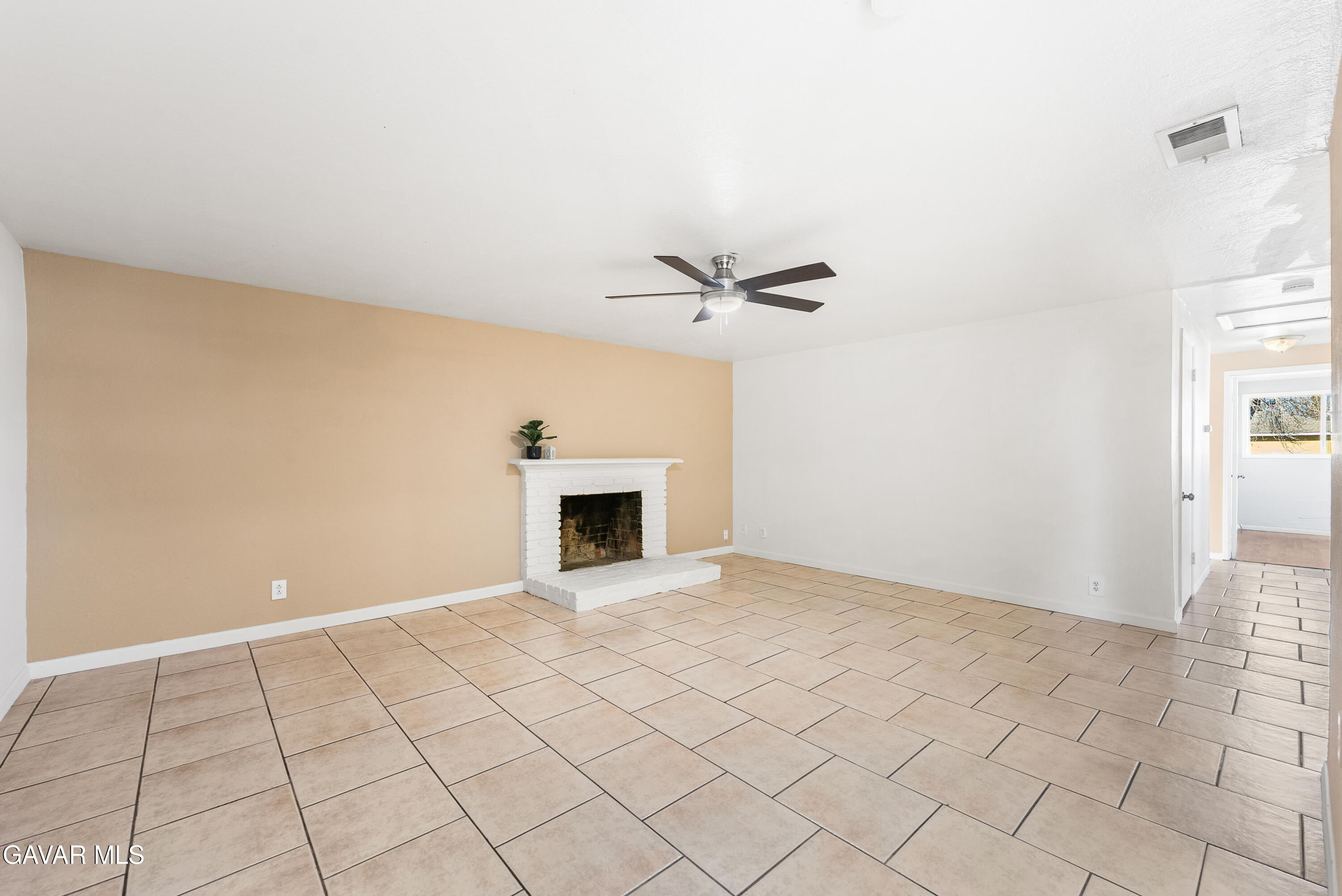 1252 East Ave R 6 Palmdale, CA 93550 - Photo 4 of 40 E Ave R6-9