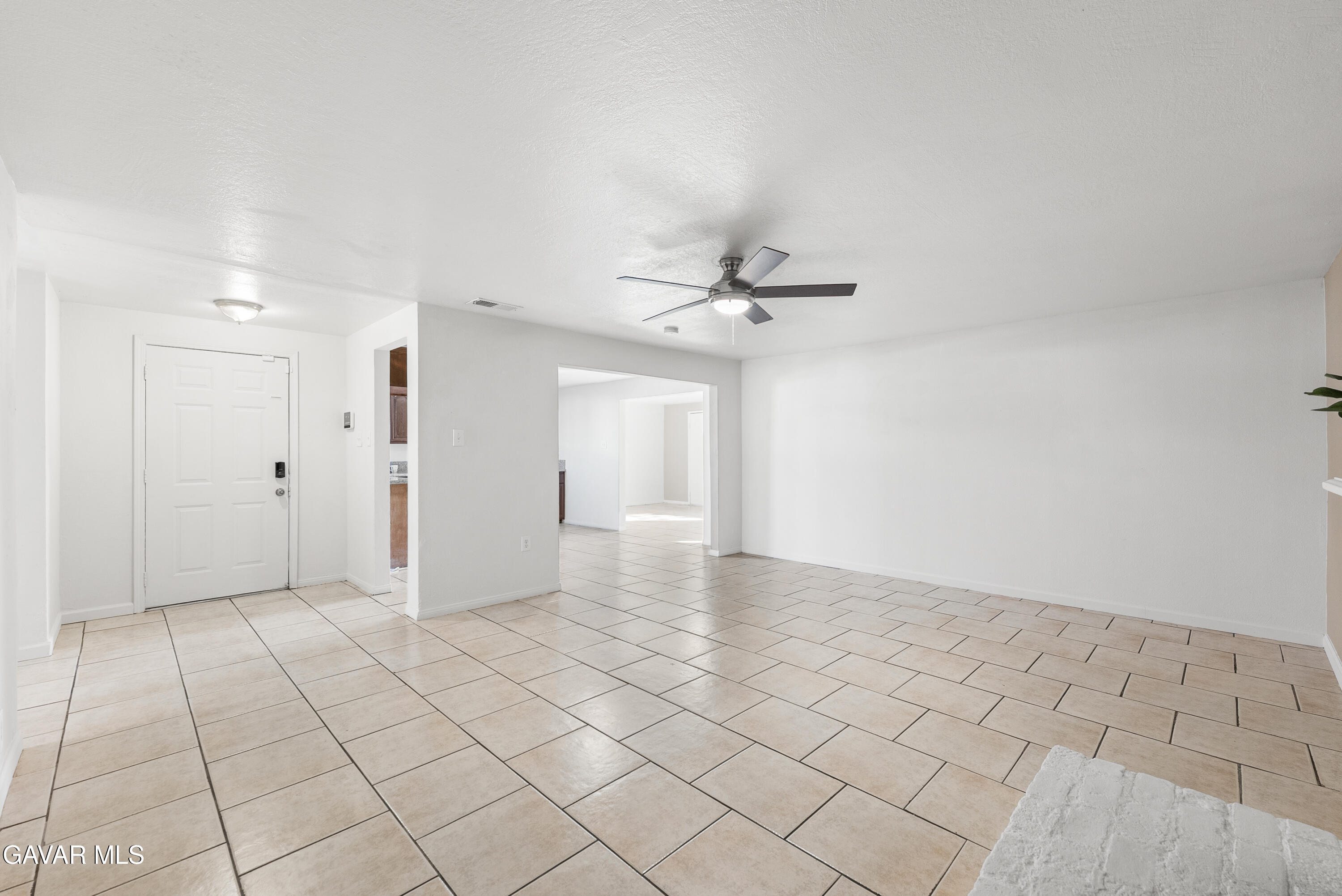 1252 East Ave R 6 Palmdale, CA 93550 - Photo 5 of 40 E Ave R6-7