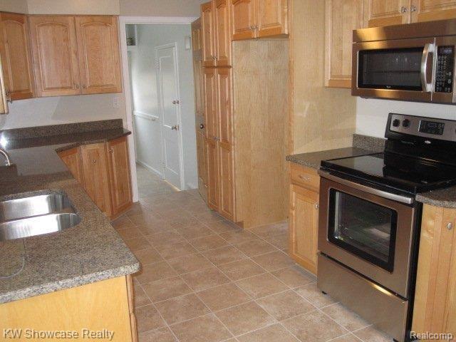 2952 Lansdowne Road Waterford, MI 48329 - Photo 10 of 12 IMG_4303