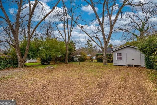 a view of a yard with a house