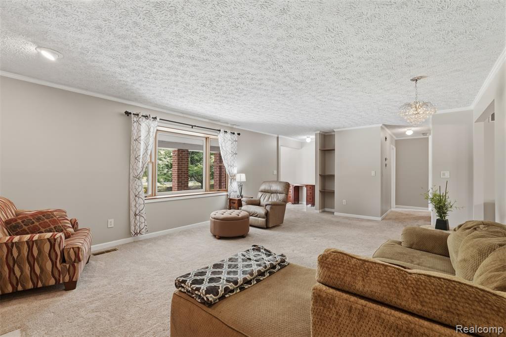 3843 Hooker Road Pinckney, MI 48169 - Photo 4 of 36