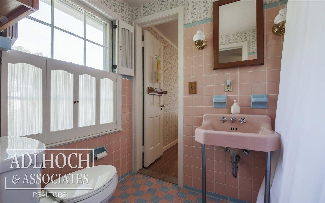 1047 Devonshire Road Grosse Pointe, MI 48230 - Photo 22 of 33 31301928-21.JPG