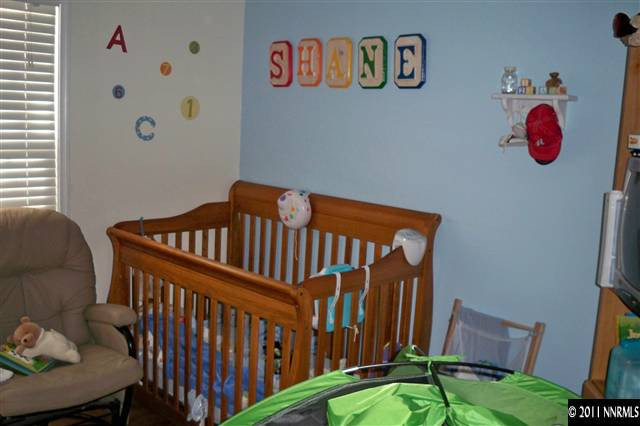 820 Lodge Avenue Reno, NV 89503 - Photo 4 of 9 a bedroom with furniture and baby crib