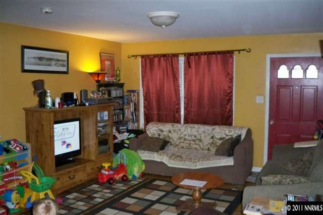 820 Lodge Avenue Reno, NV 89503 - Photo 9 of 9 a room with musical instruments
