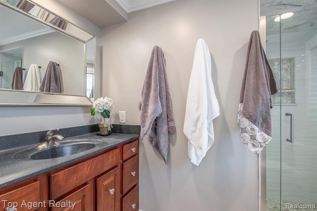 724 Lion Street Rochester Hills, MI 48307 - Photo 22 of 50