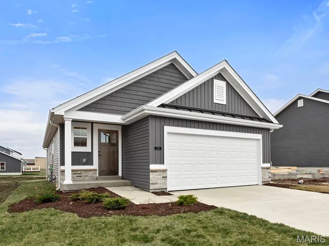 $251,900 | 2 Carolina At River Bluffs Meadows, Florissant, MO 63031