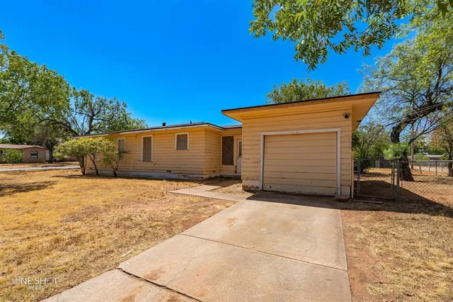 $1,400 | 1002 South San Jose Drive, Abilene, TX 79605