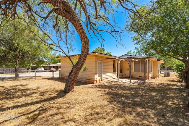 $1,400 | 1002 South San Jose Drive, Abilene, TX 79605