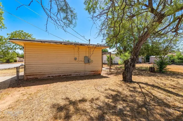 $1,400 | 1002 South San Jose Drive, Abilene, TX 79605