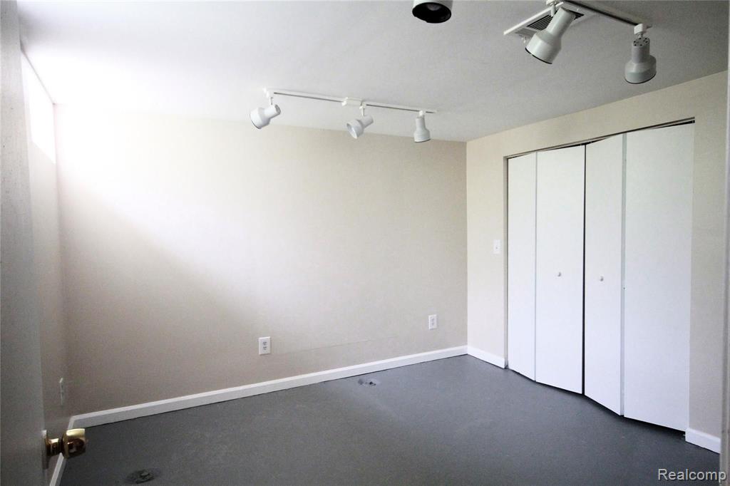 1526 West Webster Road Royal Oak, MI 48073 - Photo 36 of 38