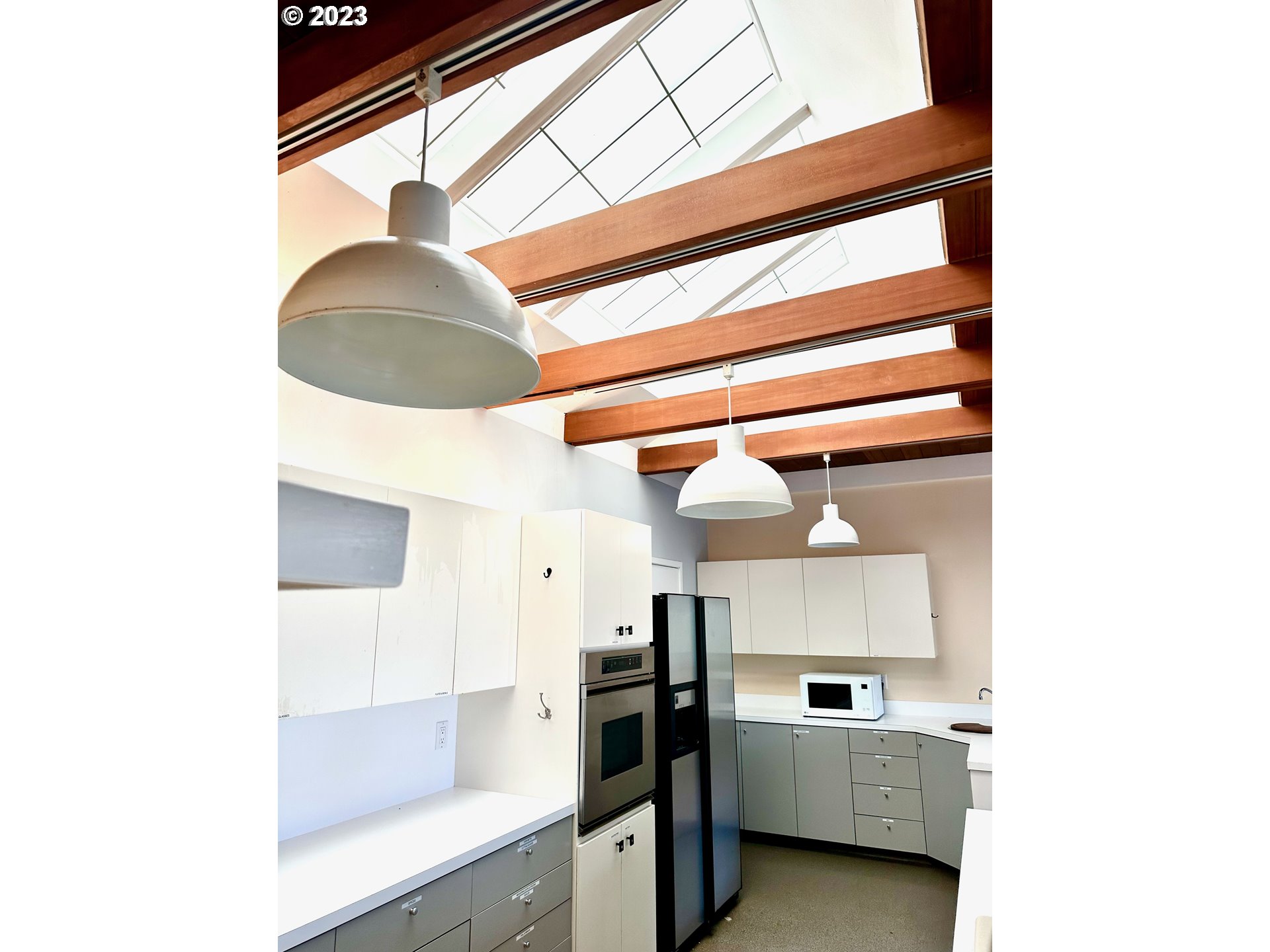 1172 South Military Road Portland, OR 97219 - Photo 3 of 3 Gallery Image 3