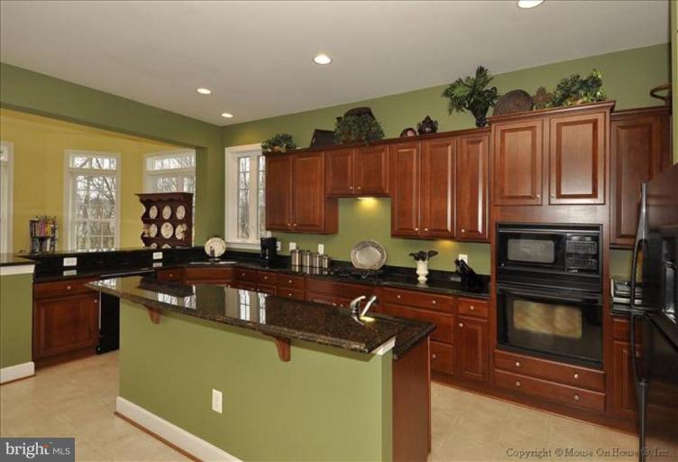 23100 Persimmon Ridge Road Clarksburg, MD 20871 - Photo 9 of 26 Kitchen