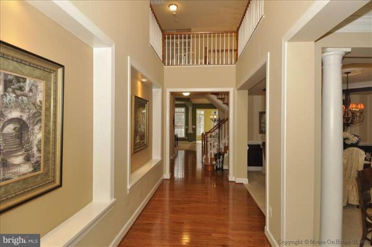 23100 Persimmon Ridge Road Clarksburg, MD 20871 - Photo 6 of 26 Entrance / Foyer