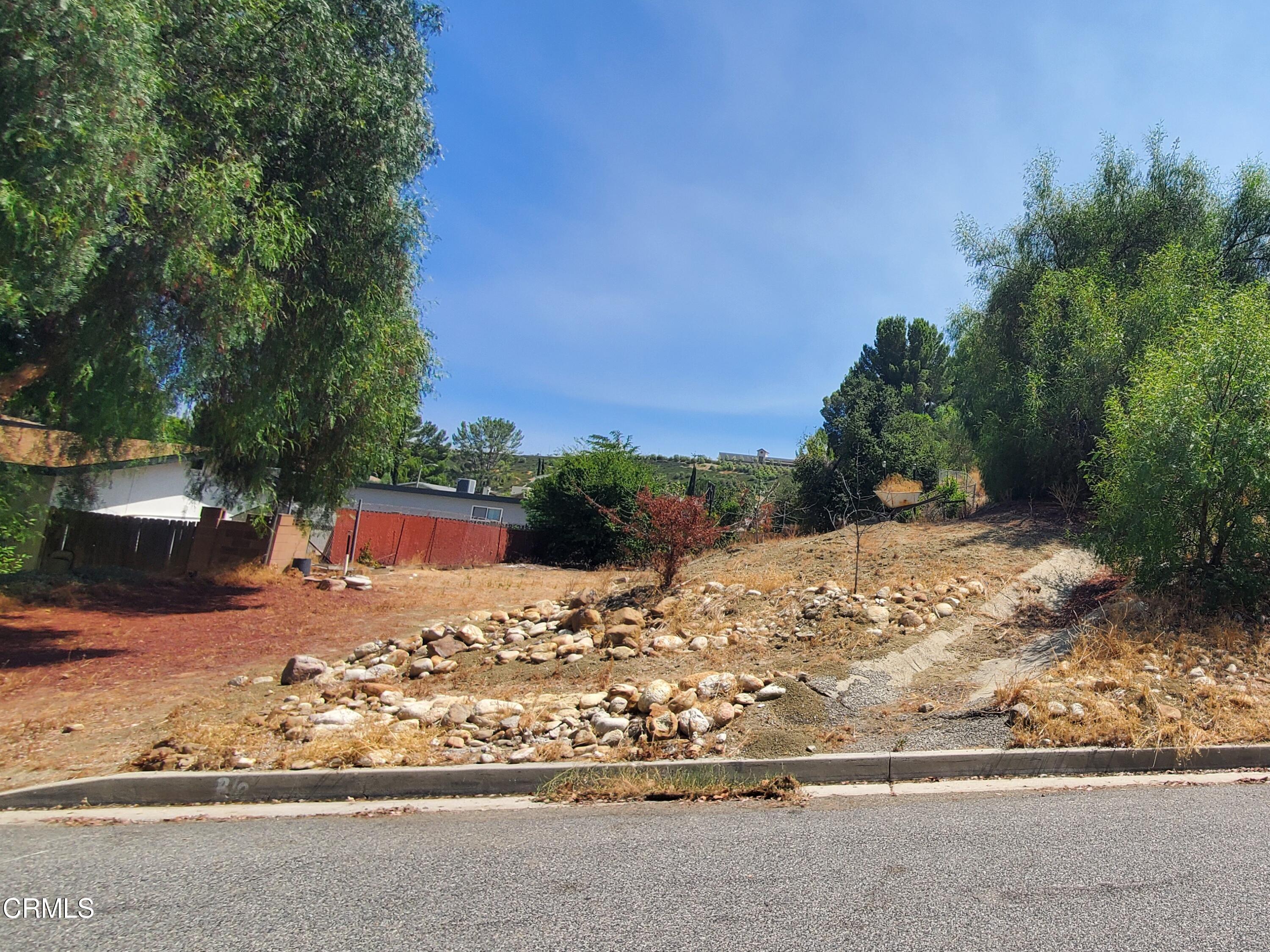 19210 Abdale Street Newhall, CA 91321 - Photo 3 of 4 a view of a backyard of the house