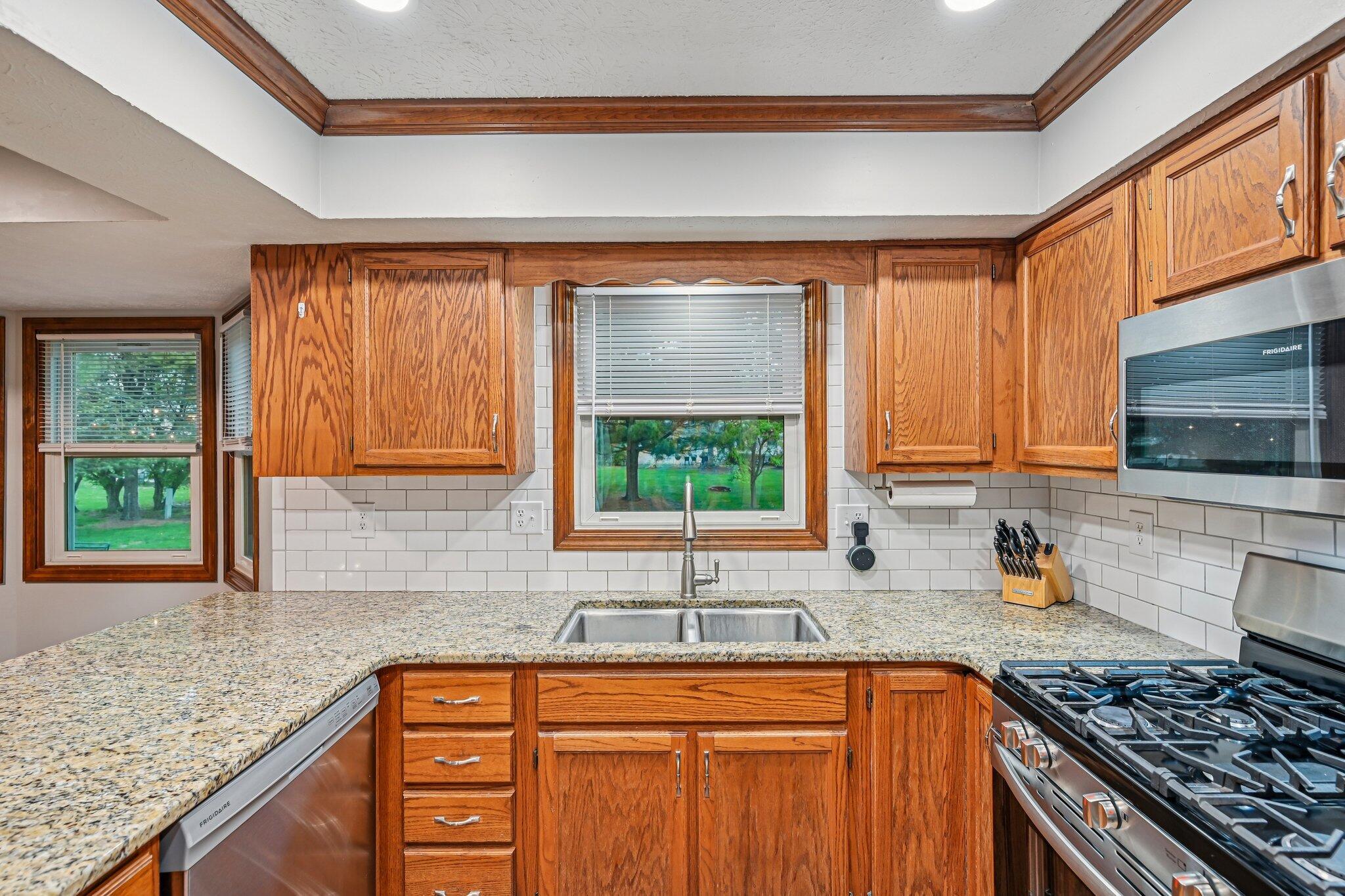 12324 Raintree Avenue Pickerington, OH 43147 - Photo 10 of 55 Kitchen