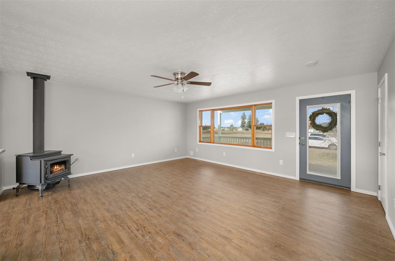 1305 West Viewmont Road Spokane, WA 99224 - Photo 2 of 20
