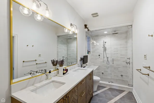 $12,995 | 952 North Racine Avenue, Chicago, IL 60642