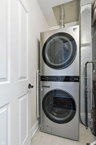 $12,995 | 952 North Racine Avenue, Chicago, IL 60642