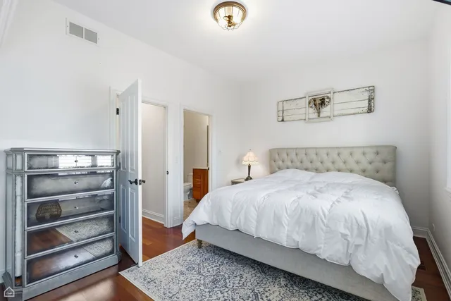 $12,995 | 952 North Racine Avenue, Chicago, IL 60642