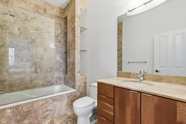 $12,995 | 952 North Racine Avenue, Chicago, IL 60642