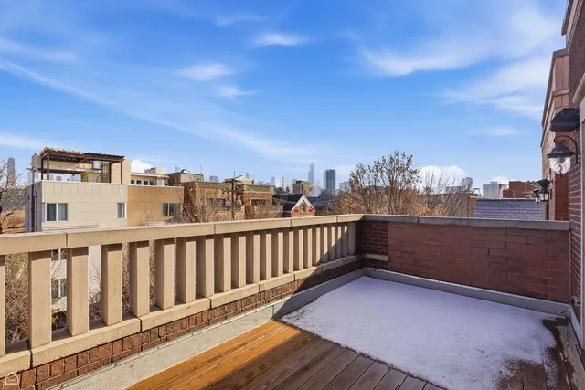 $12,995 | 952 North Racine Avenue, Chicago, IL 60642