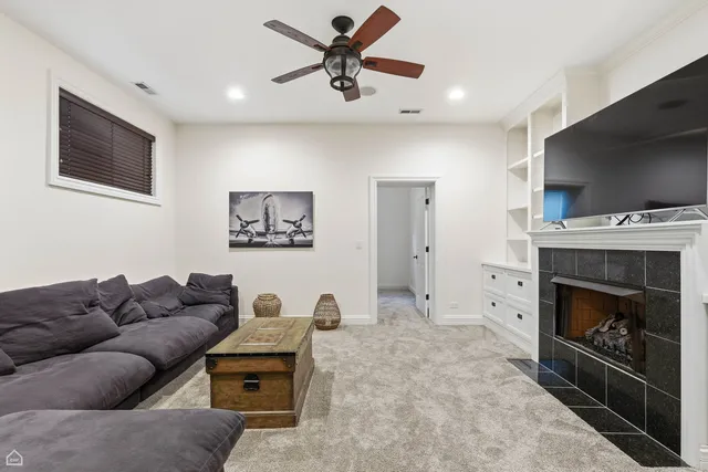 $12,995 | 952 North Racine Avenue, Chicago, IL 60642